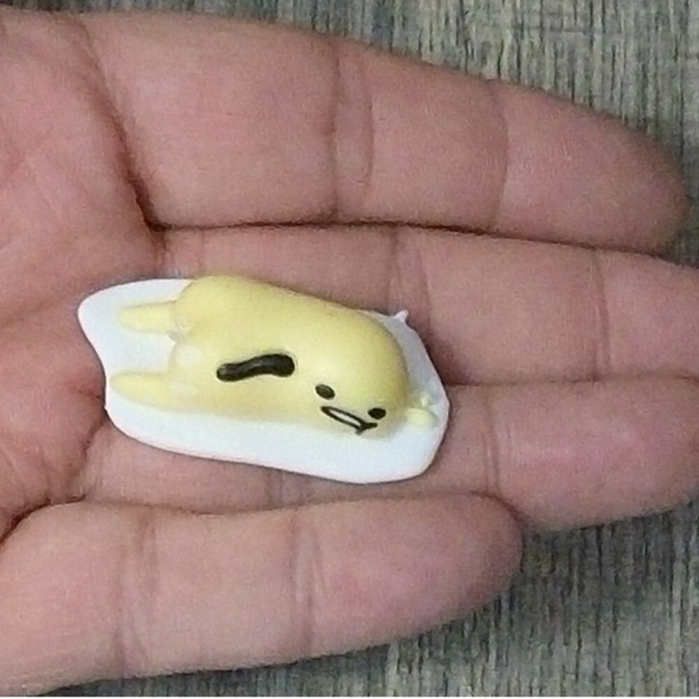 #8010 Gudetama Mini Figurine / Decorative Focal Bead 2"